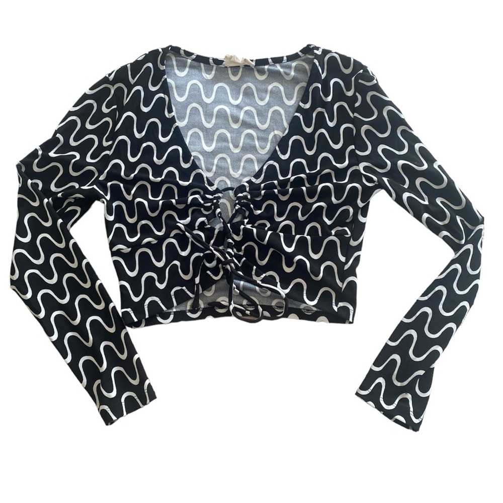 Open front Meraki wavy pattern black and white string size medium long sleeve